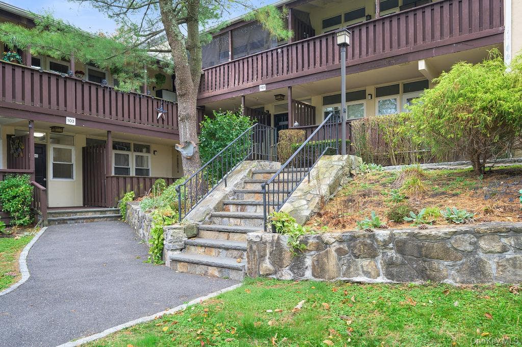 103 Wiltshire Road Unit: D6, Scarsdale