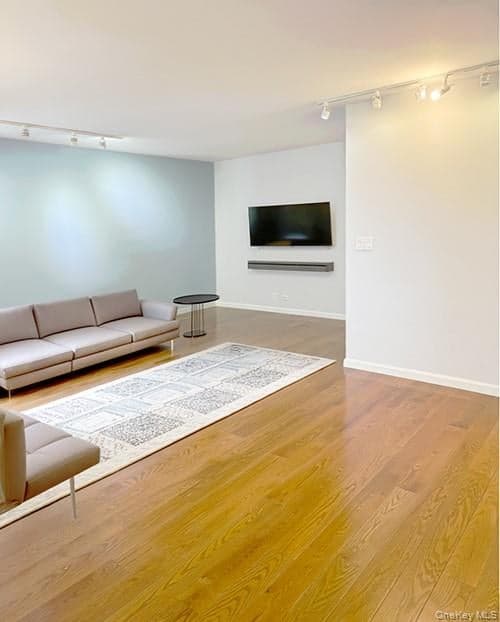 573 Grand Street Unit: D802, New York (manhattan)