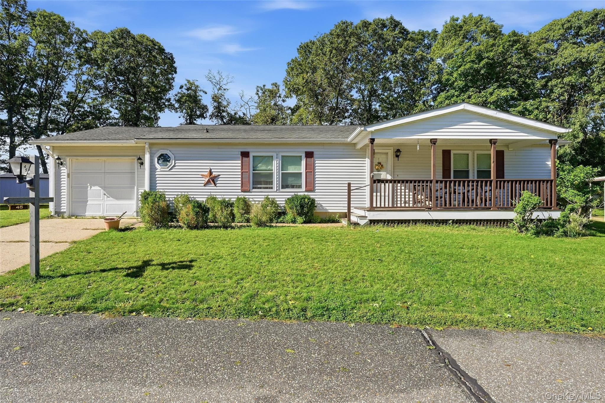 1407 Middle Road Unit: 45, Calverton