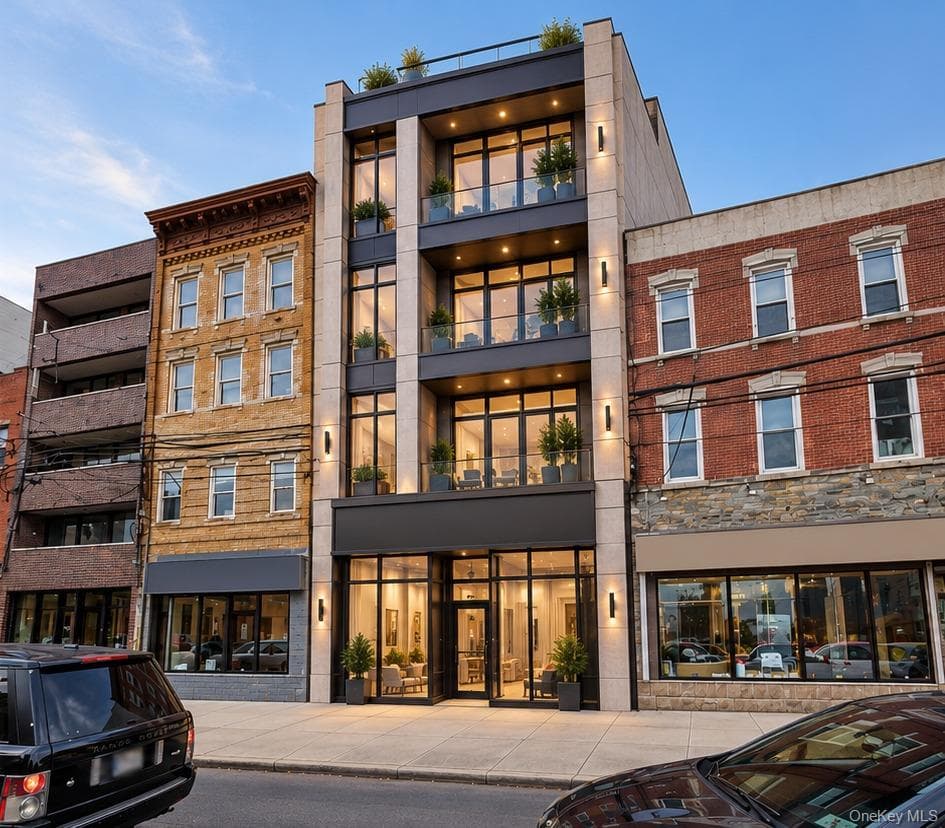 2213 Astoria Boulevard thumbnail 2
