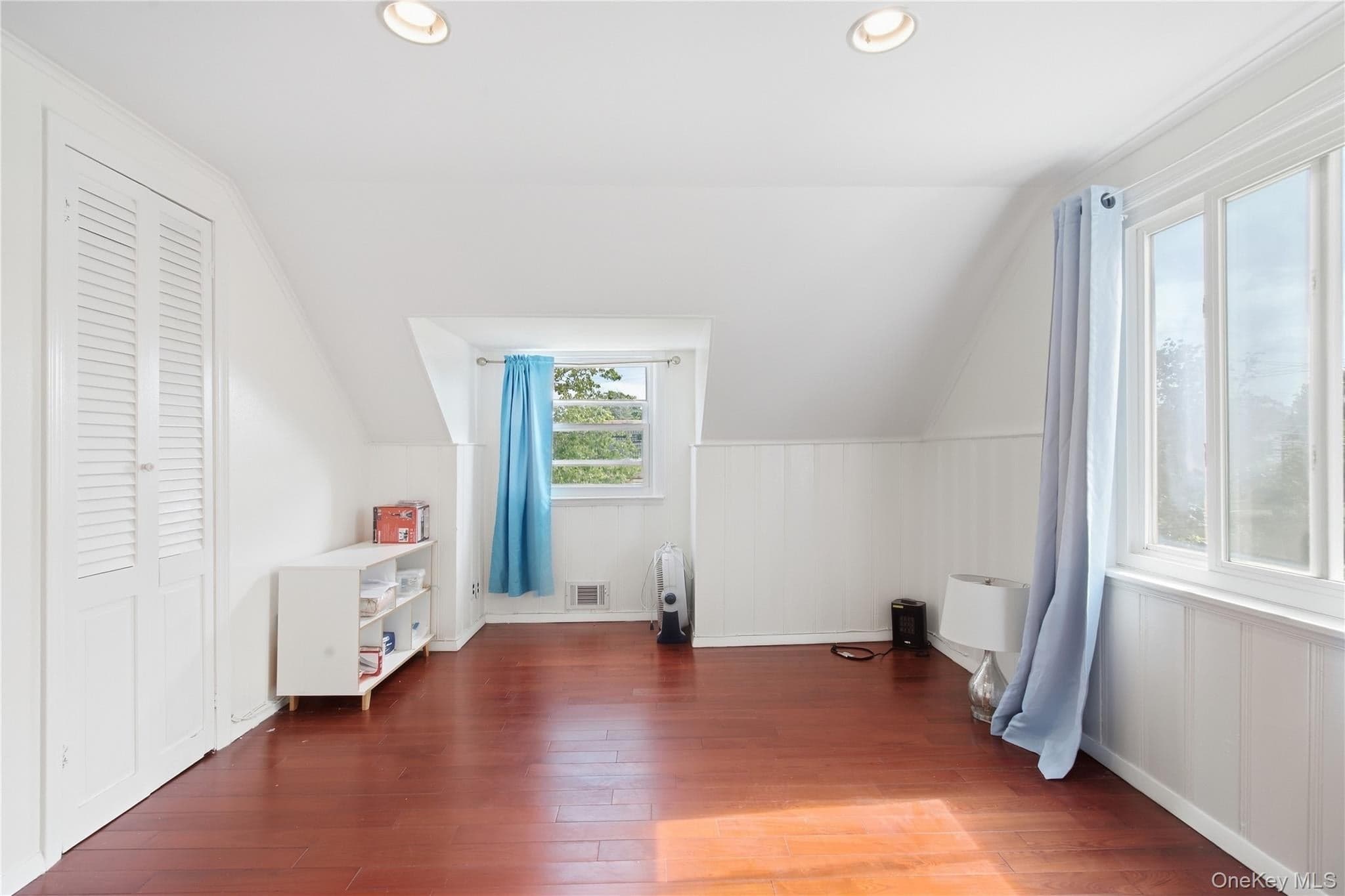 90 Clearstream Avenue thumbnail 17