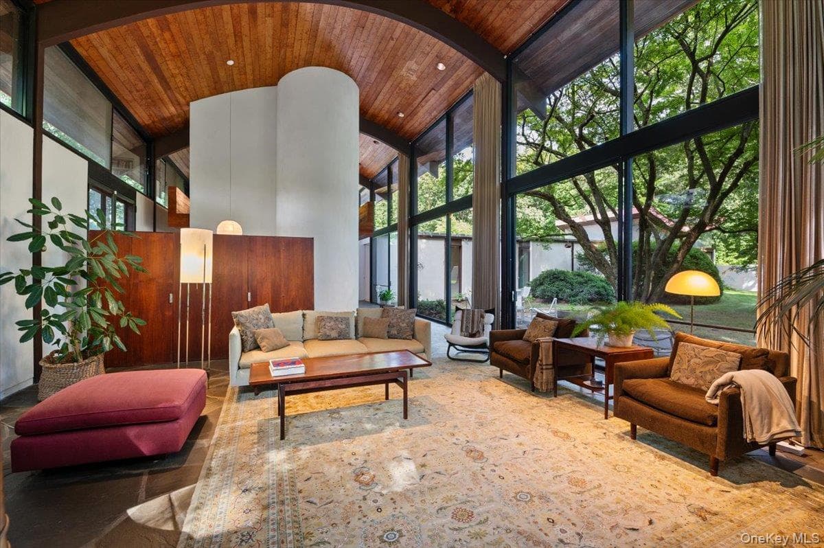 347 Duck Pond Road thumbnail 9
