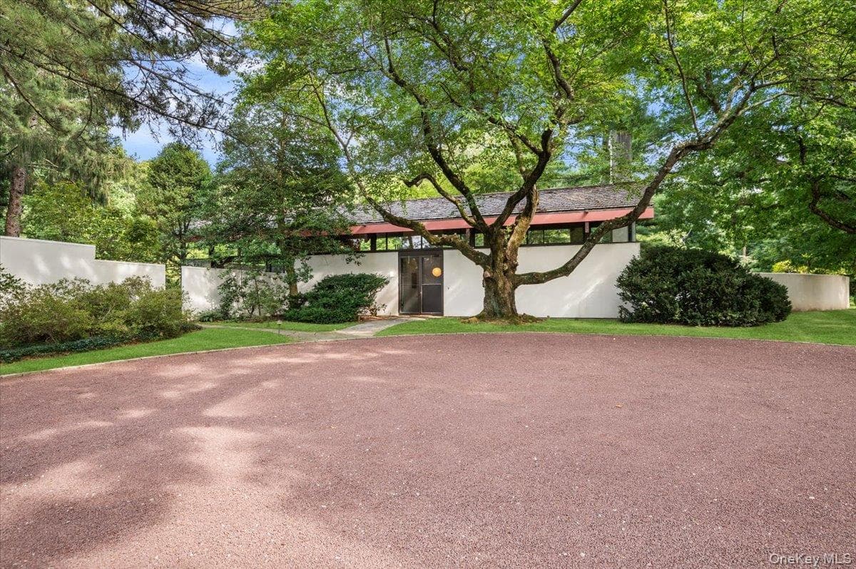 347 Duck Pond Road thumbnail 4