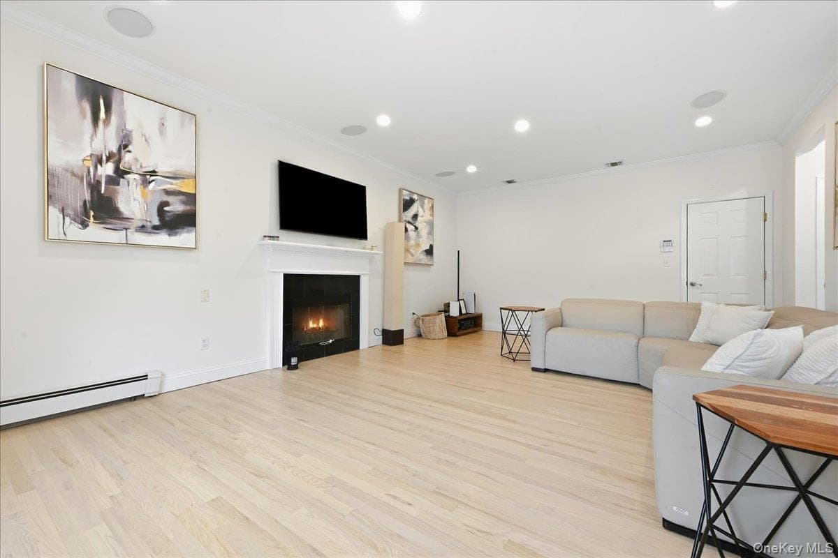 151 Monroe Street thumbnail 15