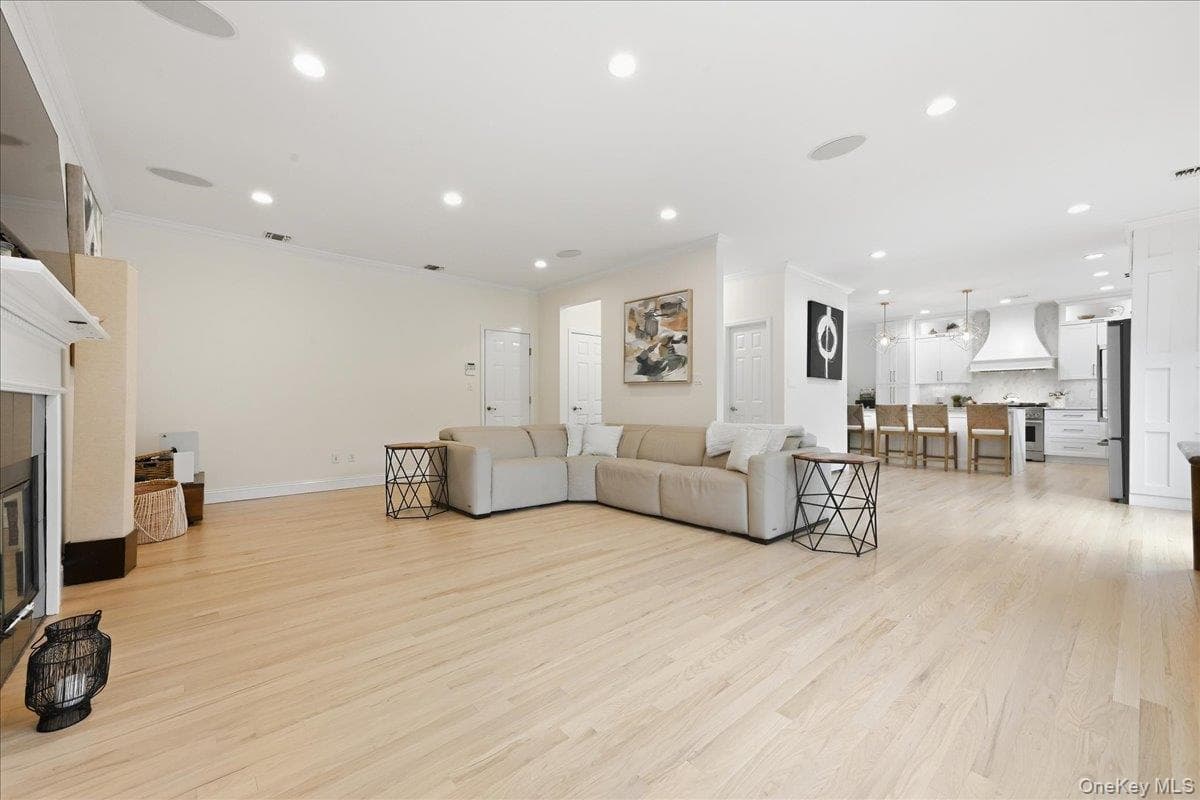 151 Monroe Street thumbnail 17