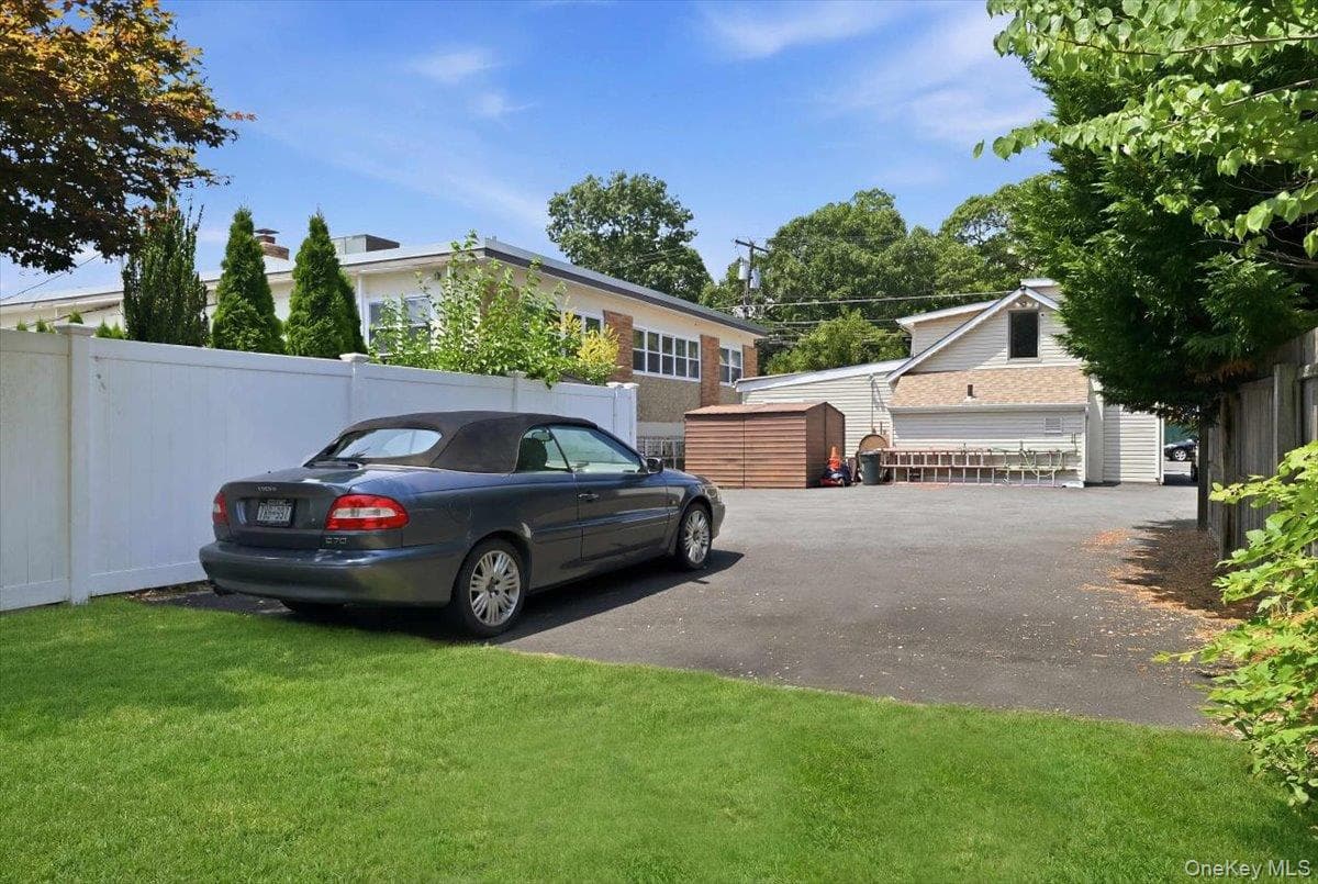 2169 Wantagh Avenue thumbnail 10
