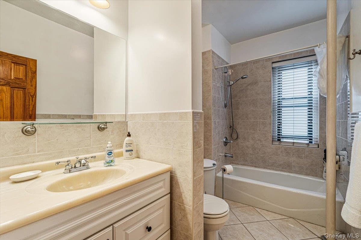 8344 Lefferts Boulevard Unit: 3D thumbnail 8