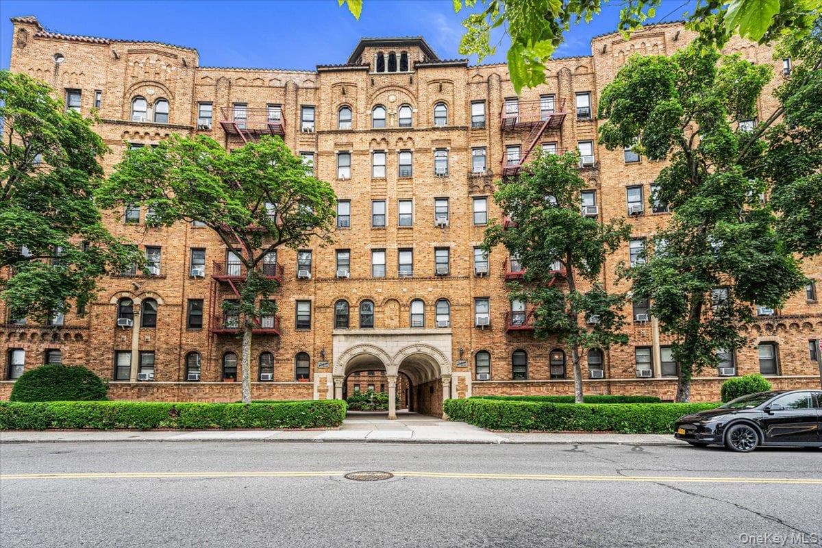 8344 Lefferts Boulevard Unit: 3D photo 1
