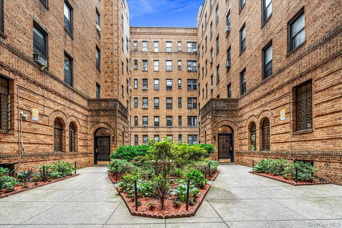 8344 Lefferts Boulevard Unit: 3D thumbnail 2
