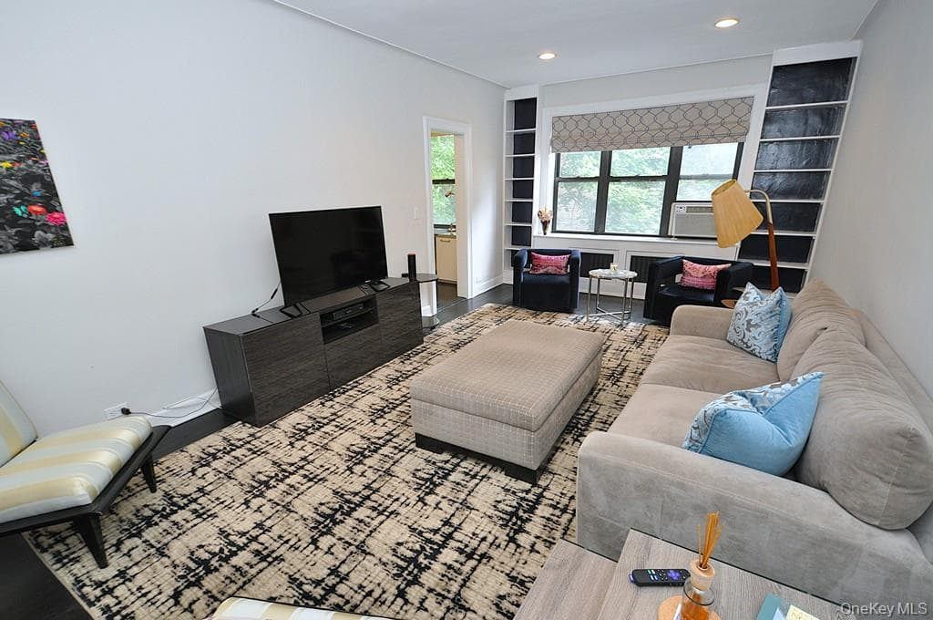 143 Garth Road Unit: 4N thumbnail 5