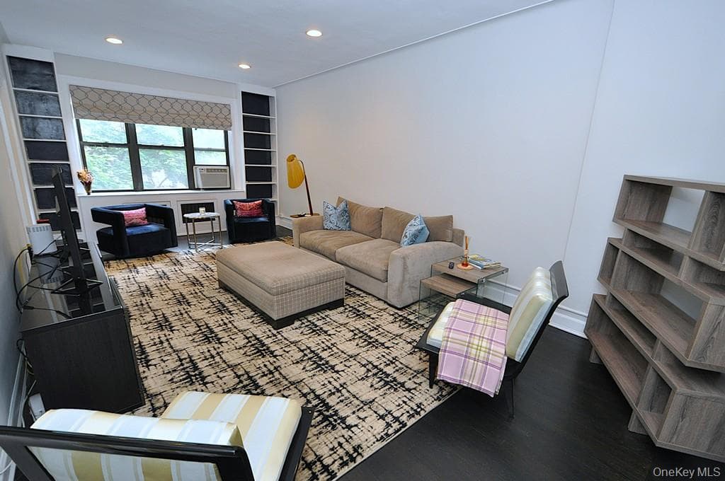 143 Garth Road Unit: 4N thumbnail 4