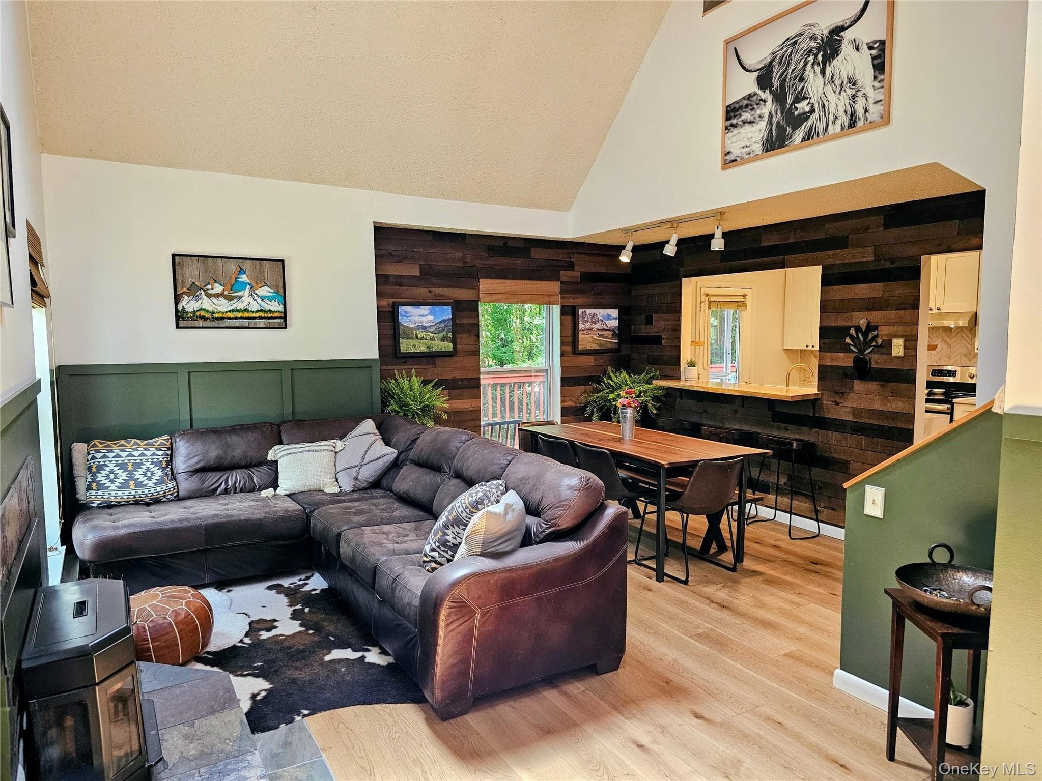 27 Fox Run, Woodridge