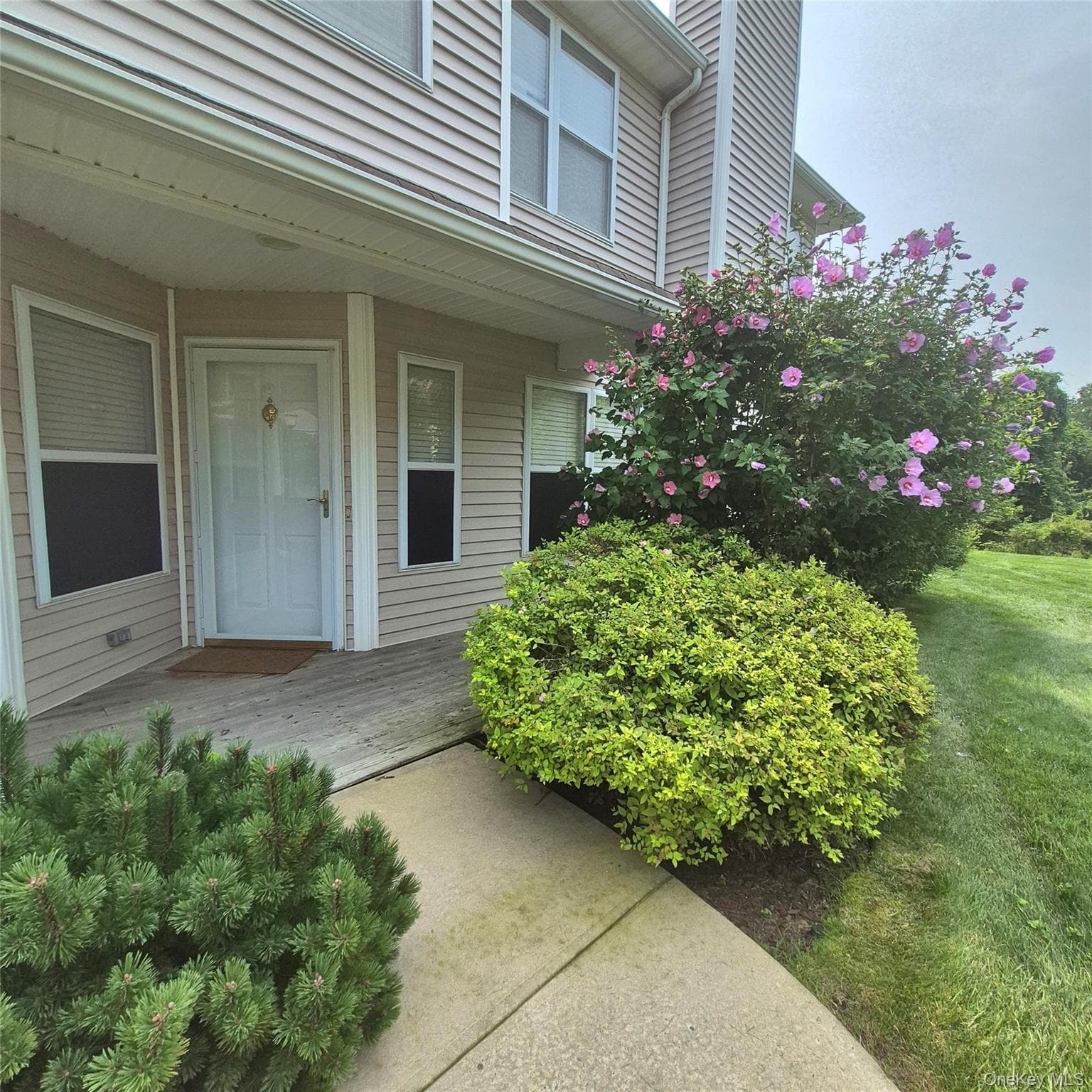 2501 Willow Pond Drive, Riverhead