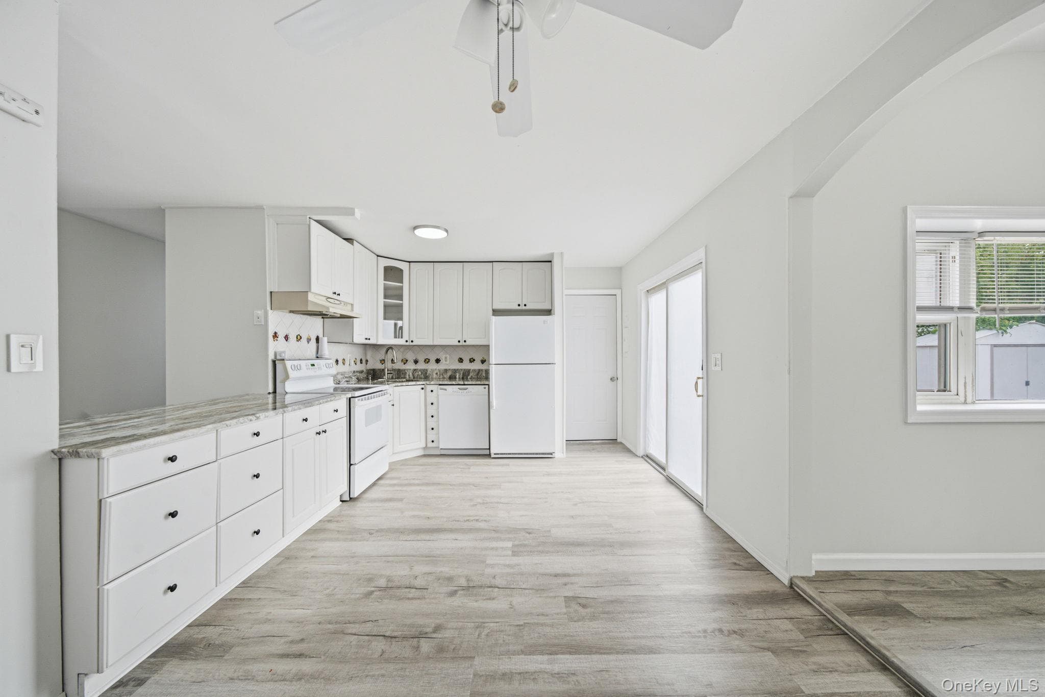 9 Carson Lane thumbnail 4