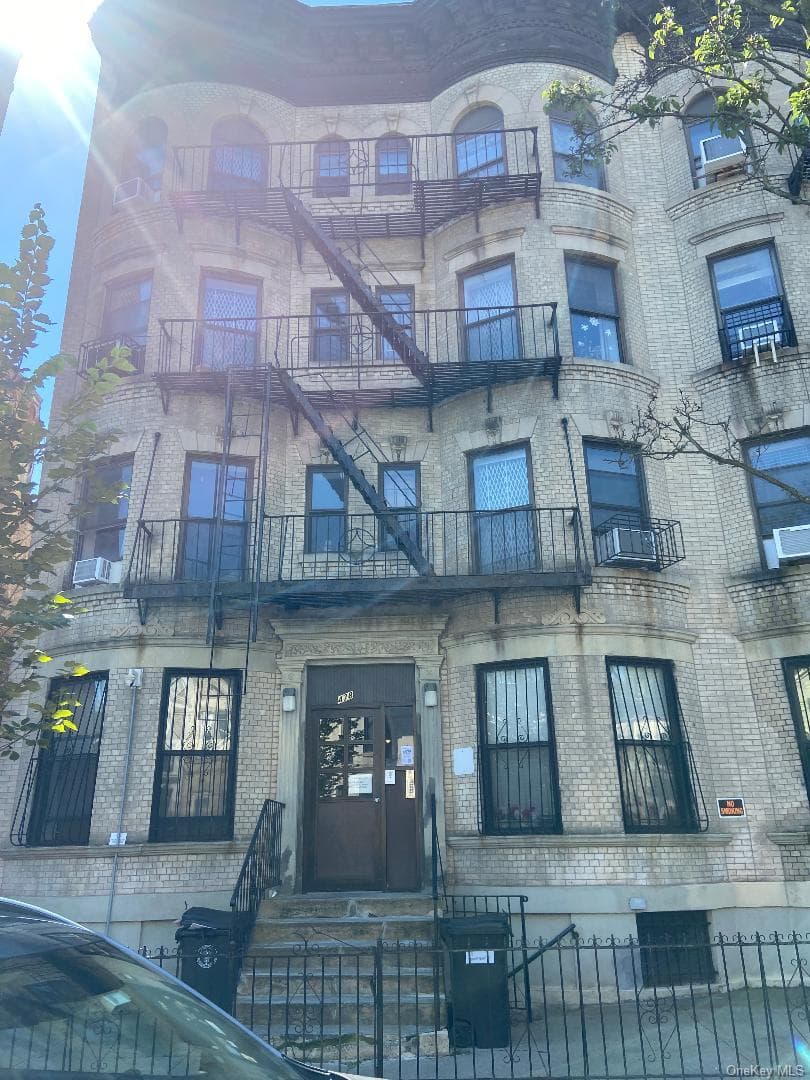 478 Bainbridge Street Unit: 1A photo 1