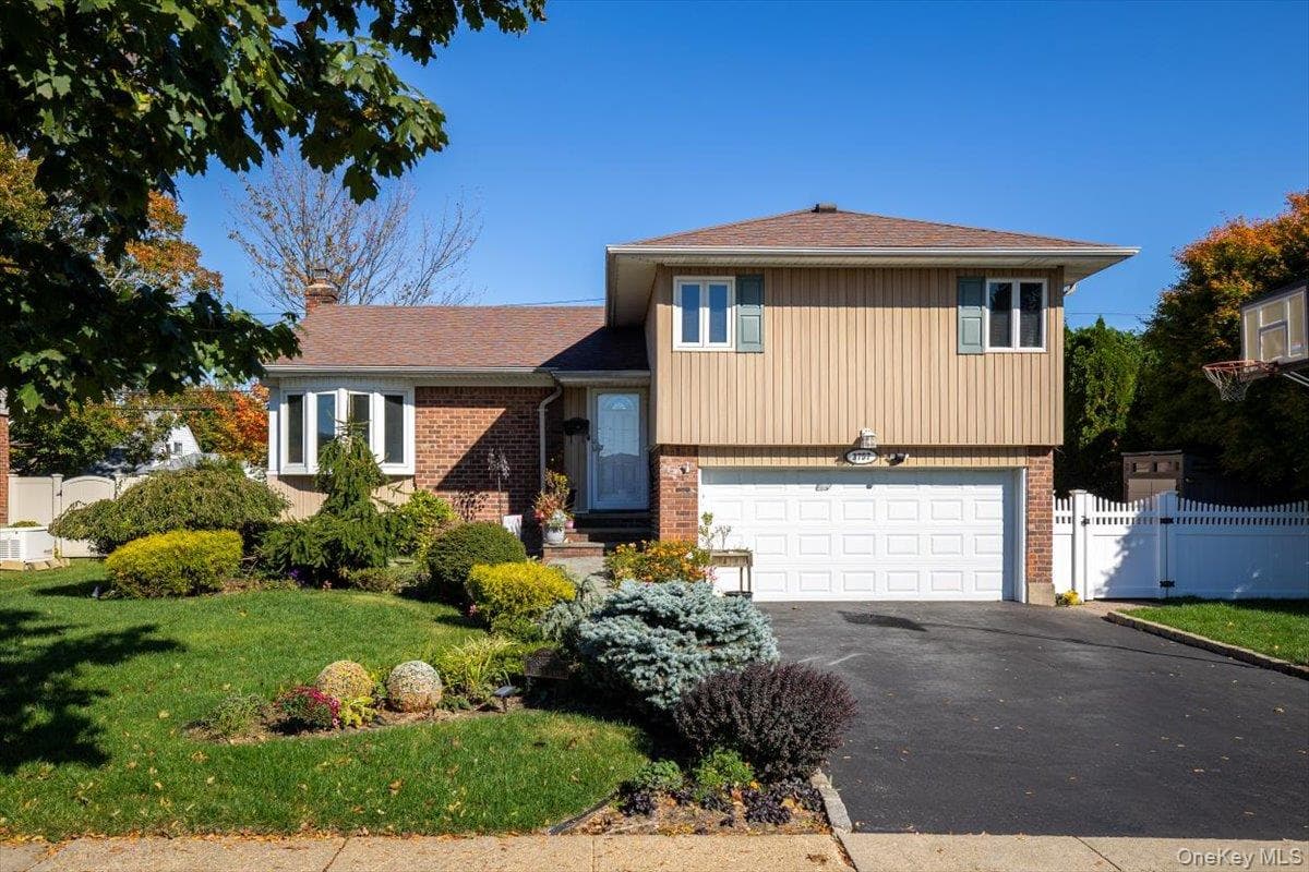3757 Jules Lane, Wantagh
