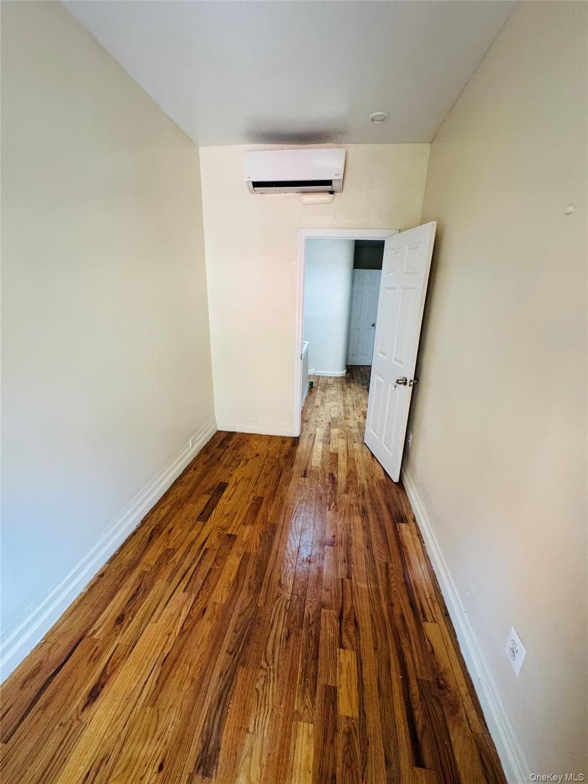 342 E 194th Street thumbnail 7
