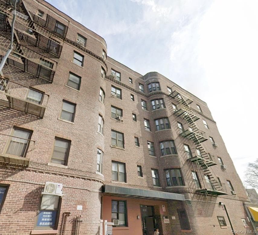 83-06 Vietor Avenue Unit: 3B, Elmhurst