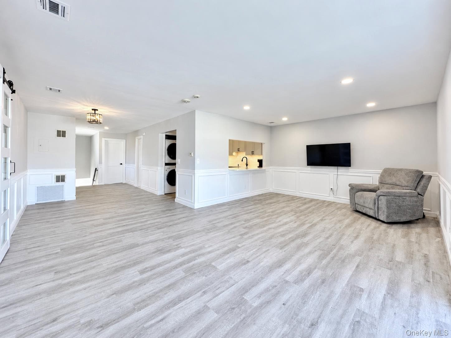160 Cambridge Drive thumbnail 6