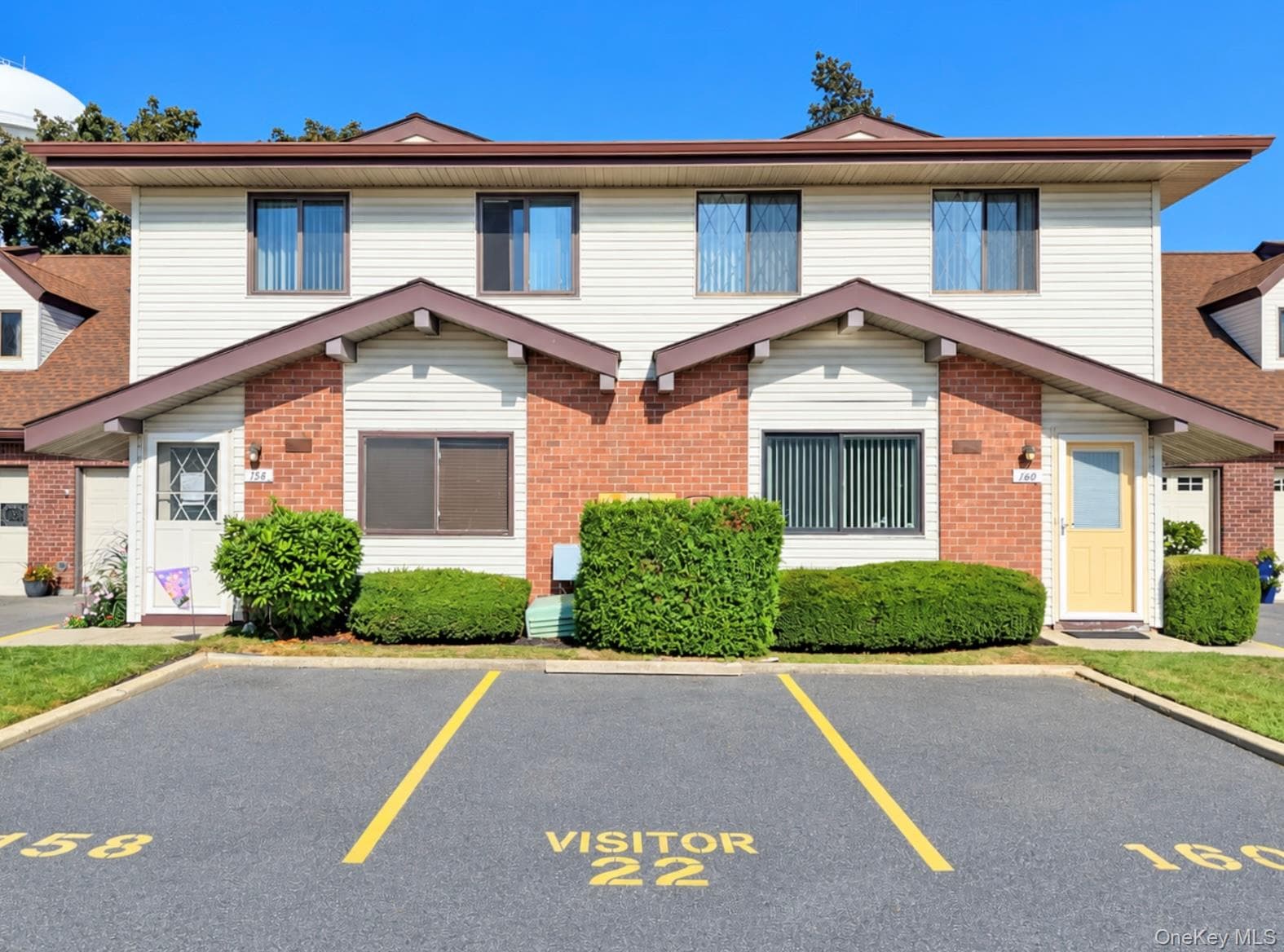 160 Cambridge Drive photo 1