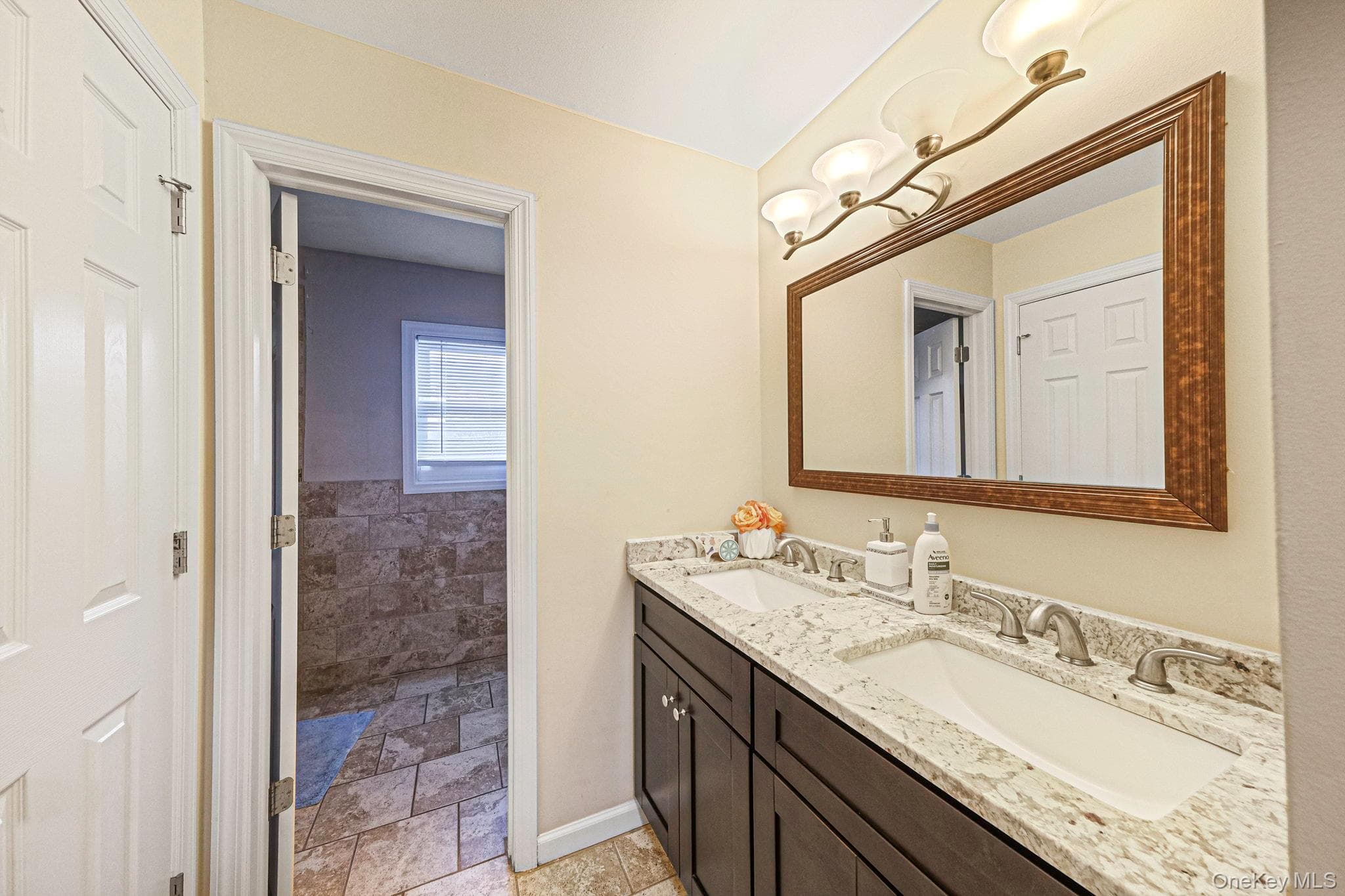 231 W Woodside Avenue thumbnail 4