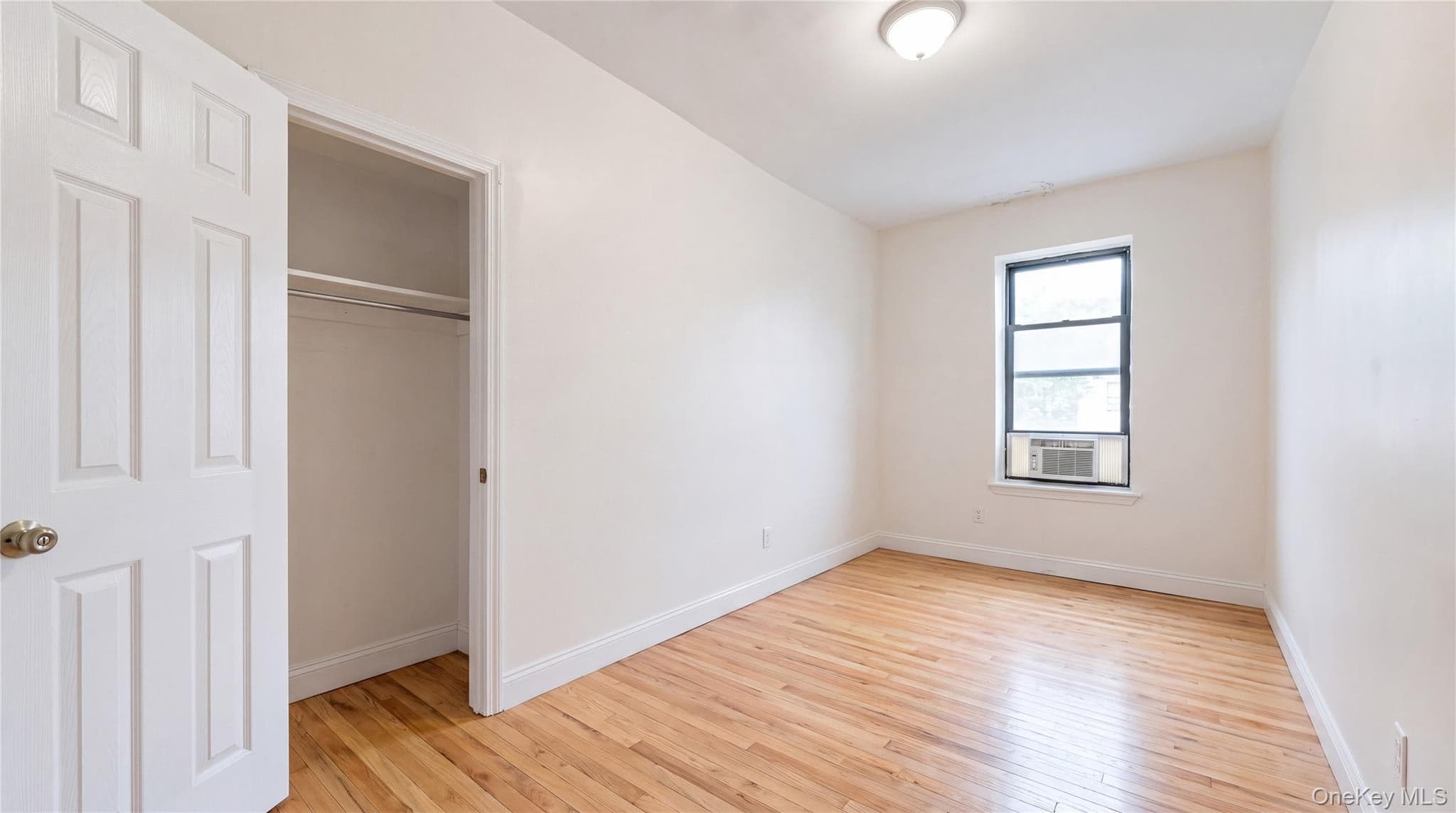 35-02 Ditmars Boulevard thumbnail 21