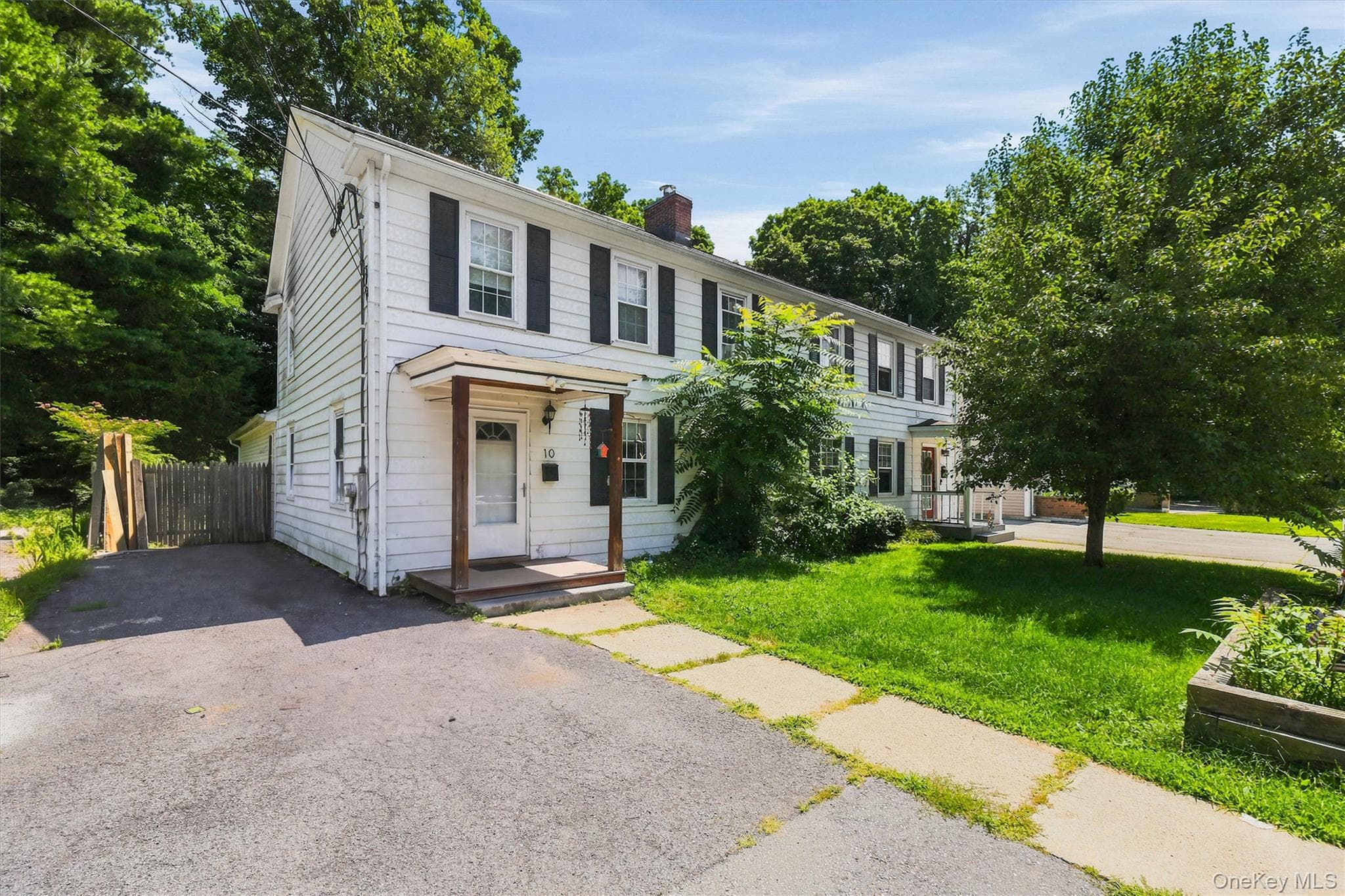 10 Dutchess Avenue photo 1