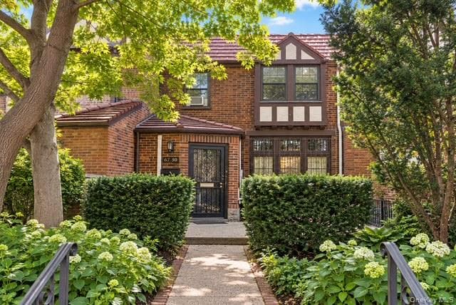 6750 Ingram Street, Forest Hills