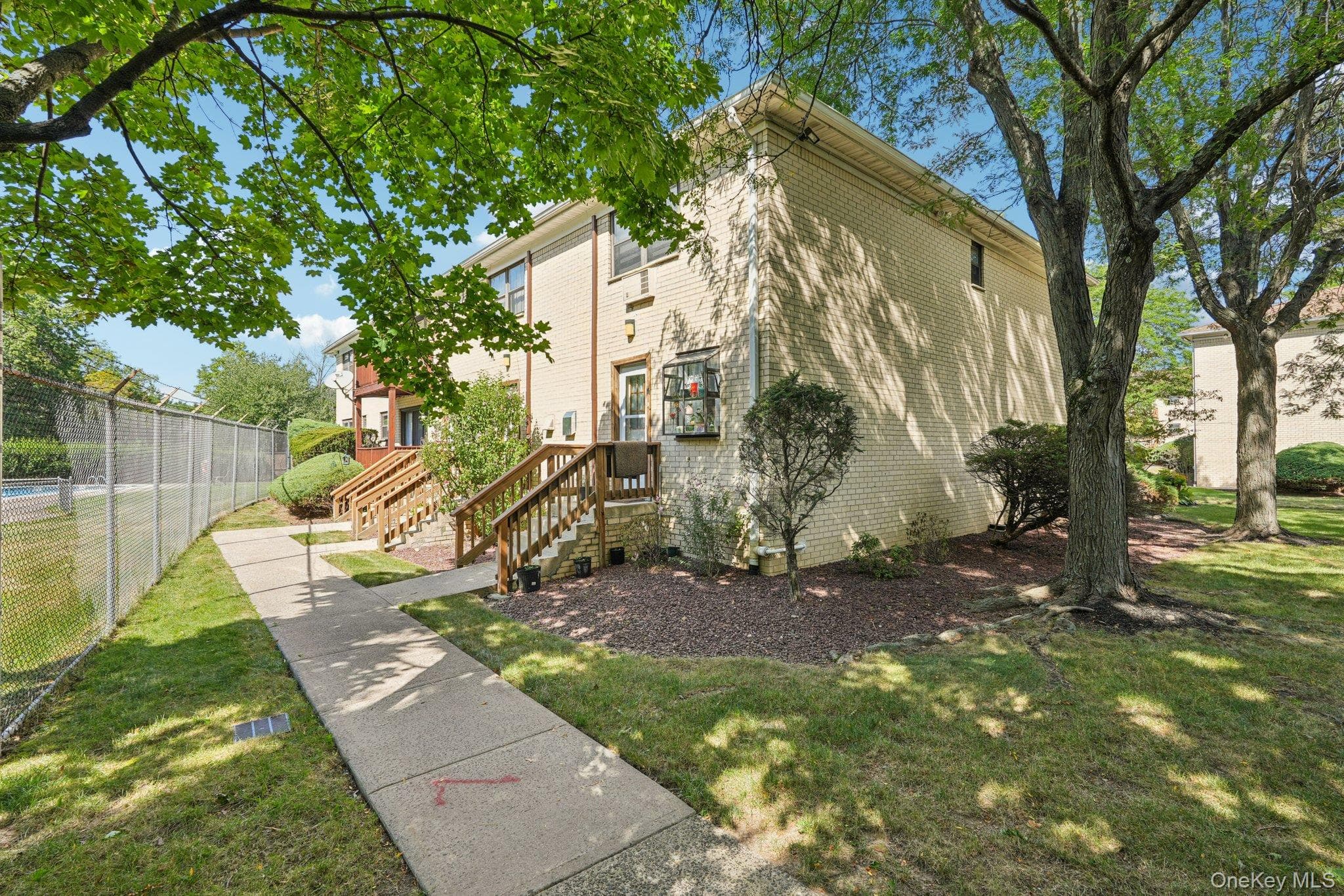 148 Sneden Place Unit: 148 thumbnail 3