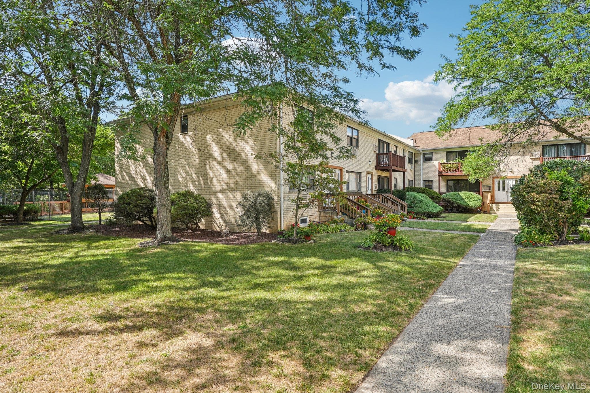 148 Sneden Place Unit: 148, Spring Valley