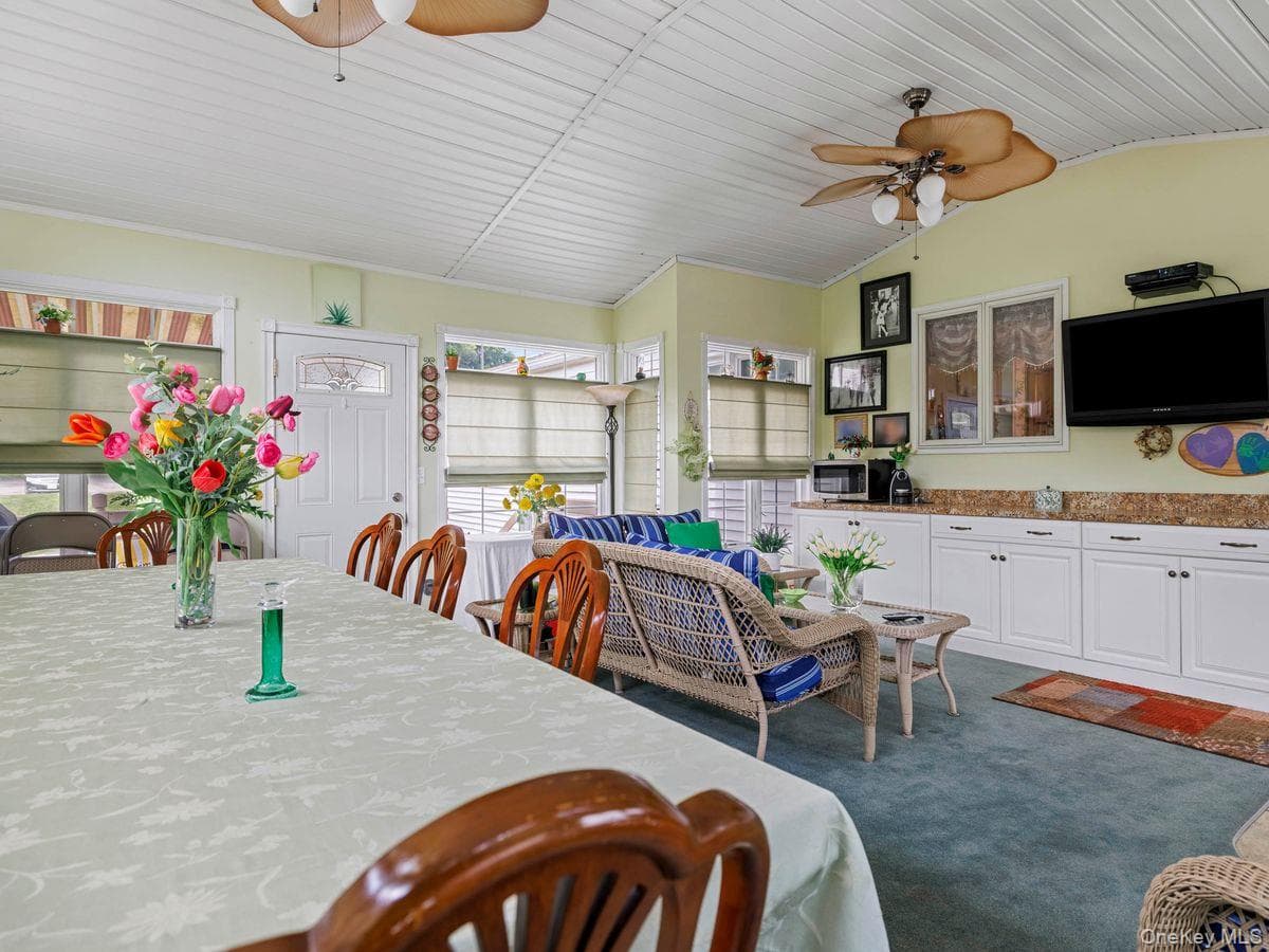 105 S Chapel Hill Road thumbnail 13