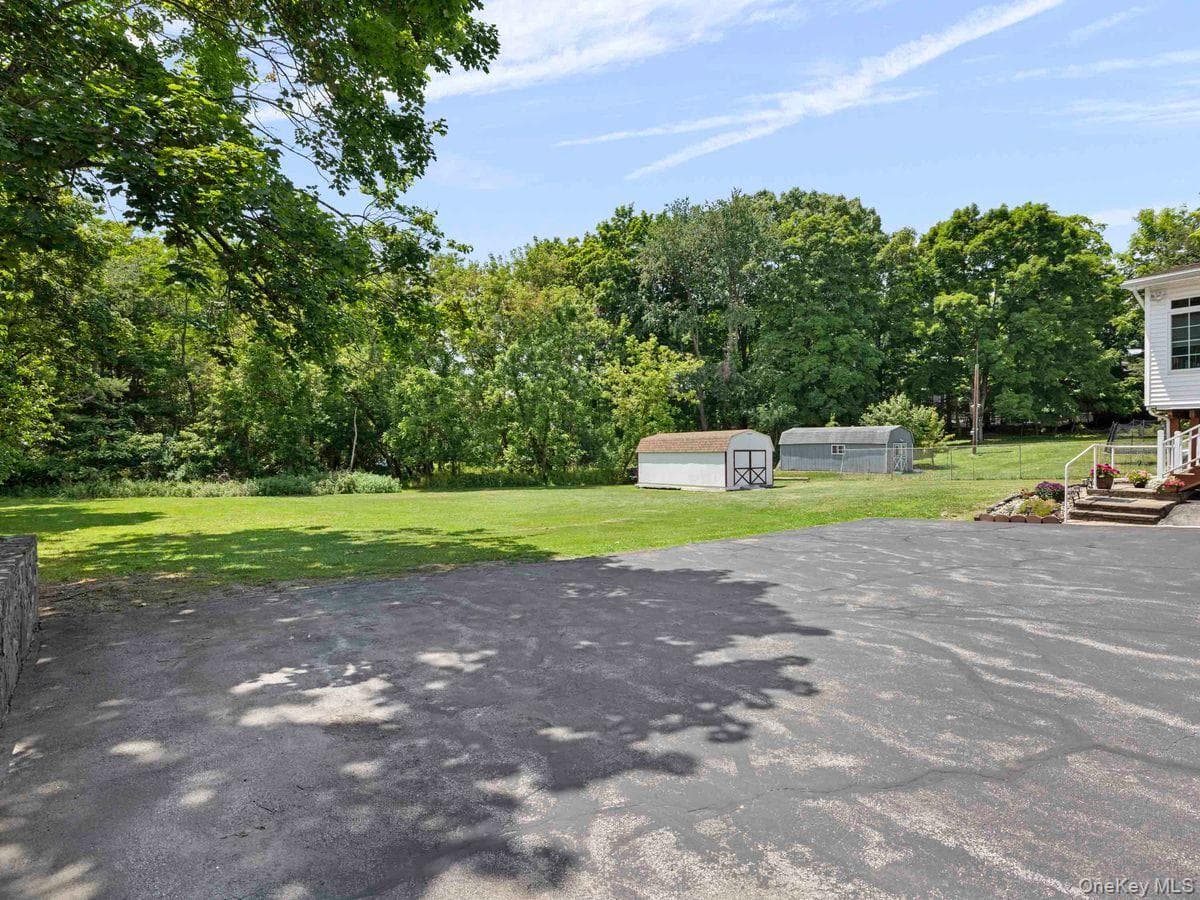 105 S Chapel Hill Road thumbnail 26