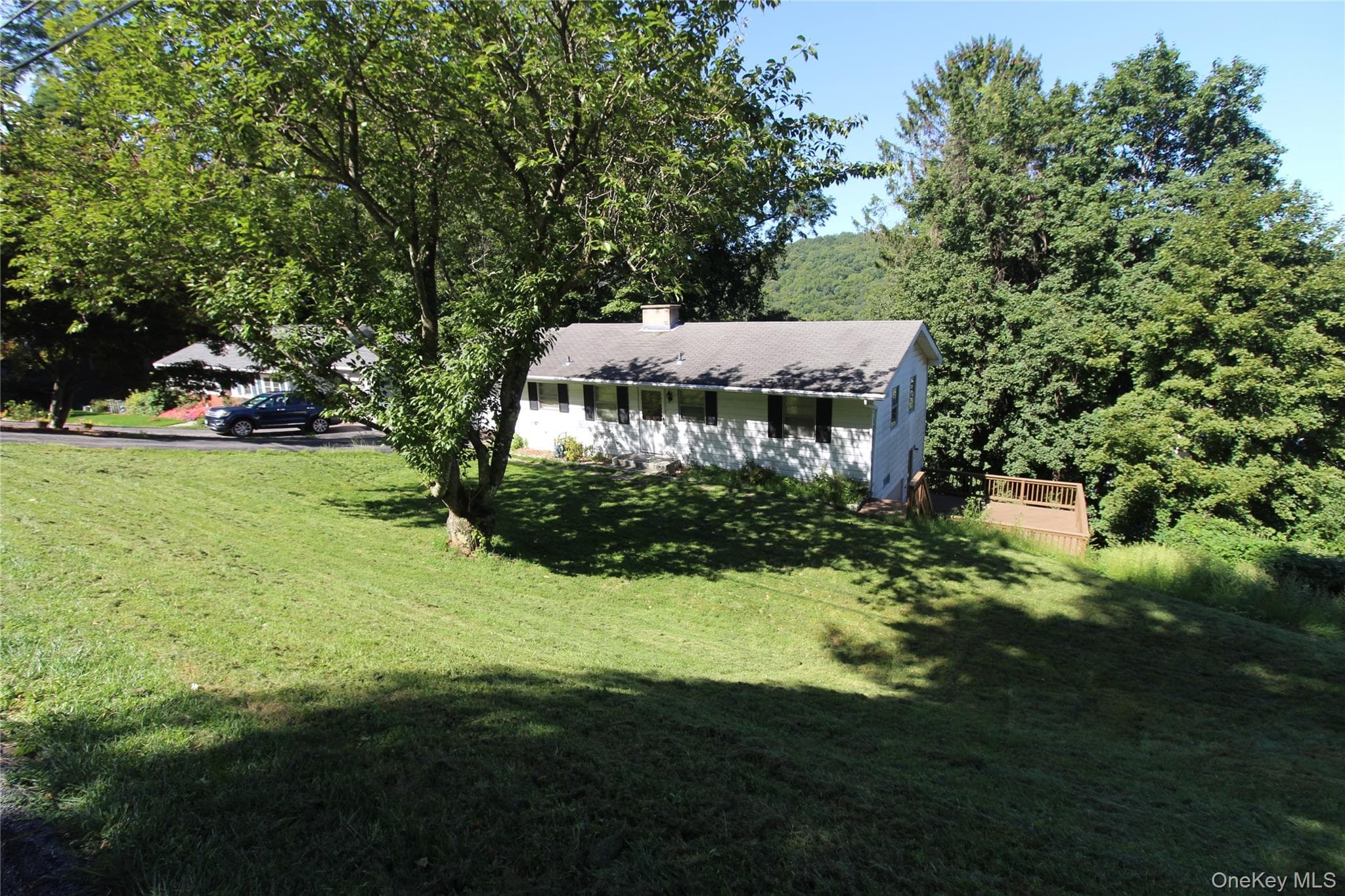 661 Warren Avenue thumbnail 3