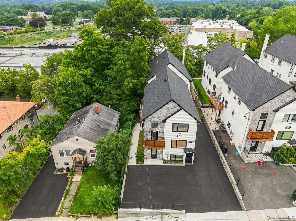 27 Ewing Avenue Unit: 201 thumbnail 3