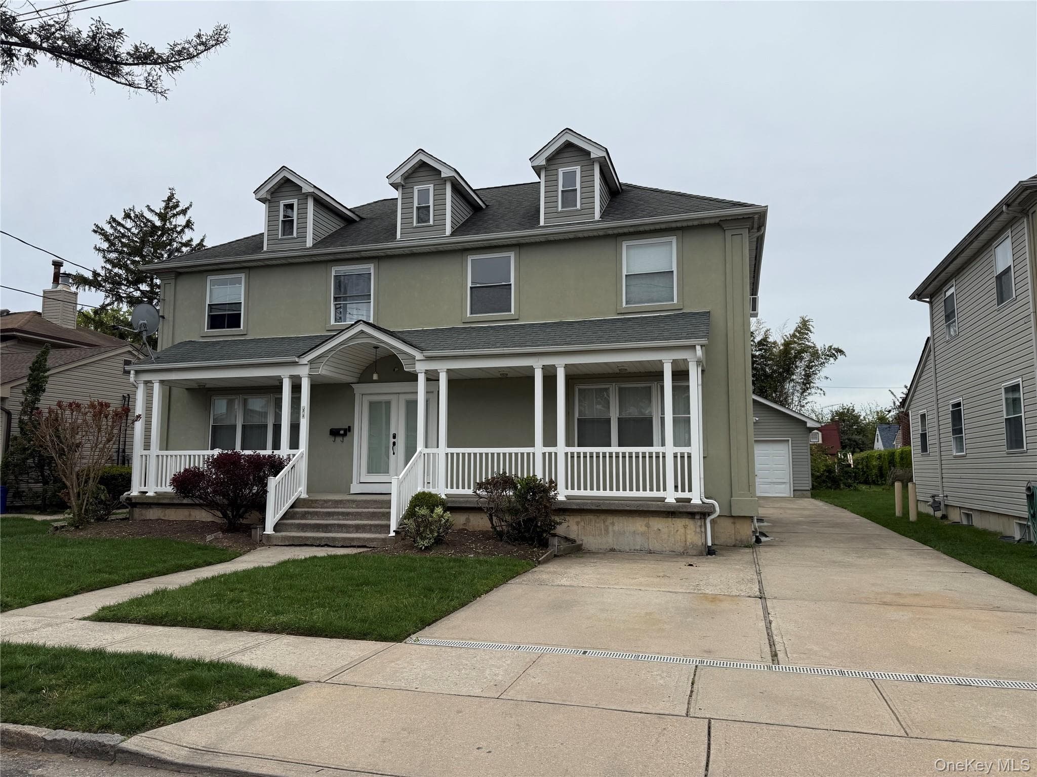 33 3rd Avenue photo 1