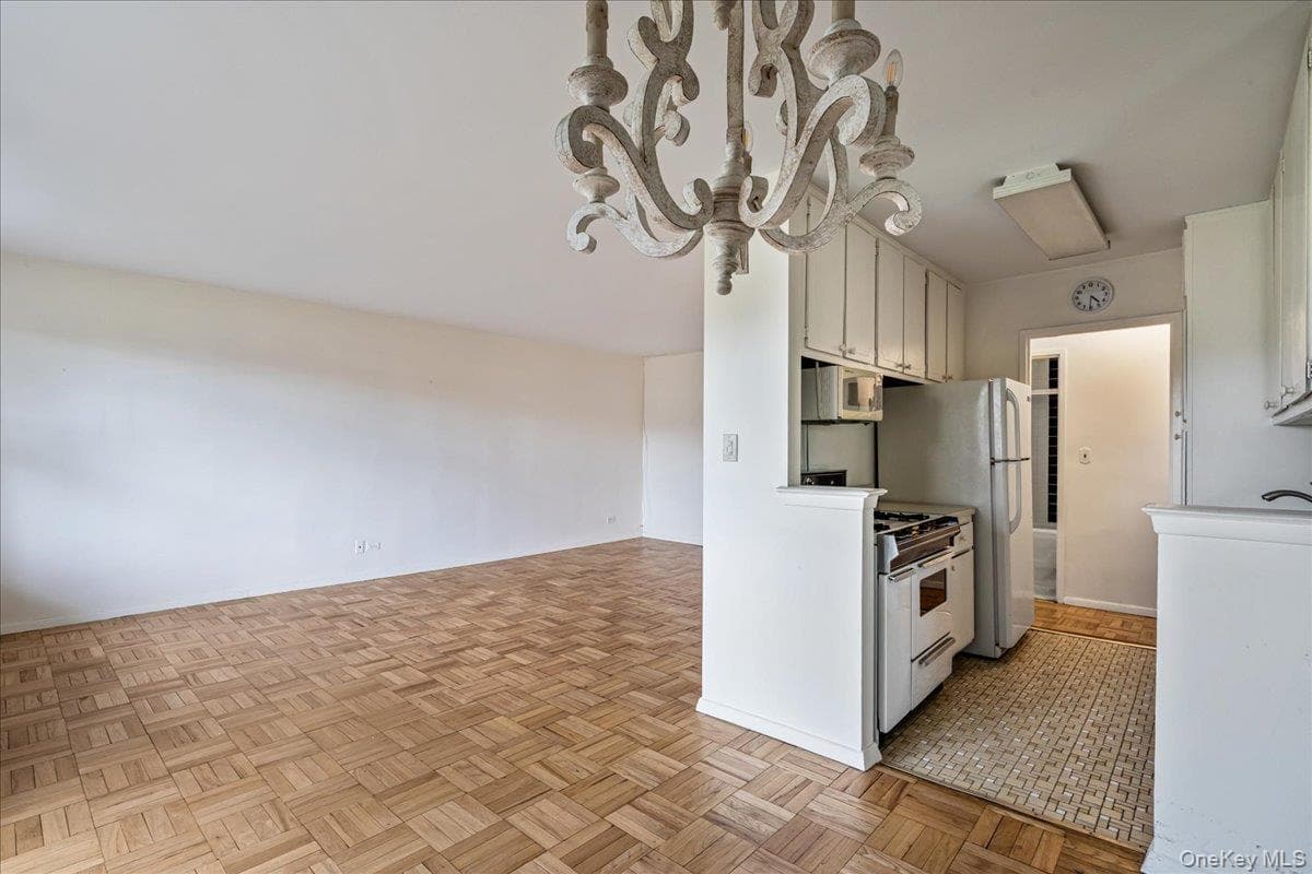17-85 215th Street Unit: 3E thumbnail 10