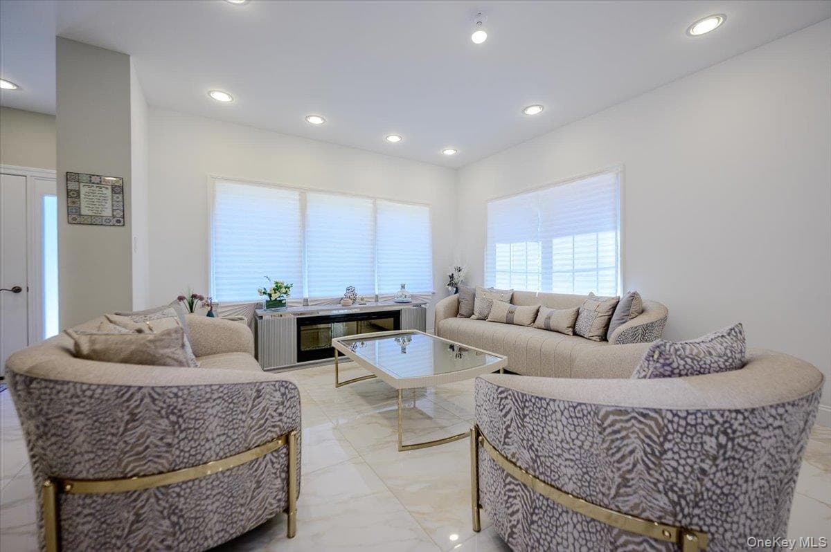 345 Washington Avenue thumbnail 4