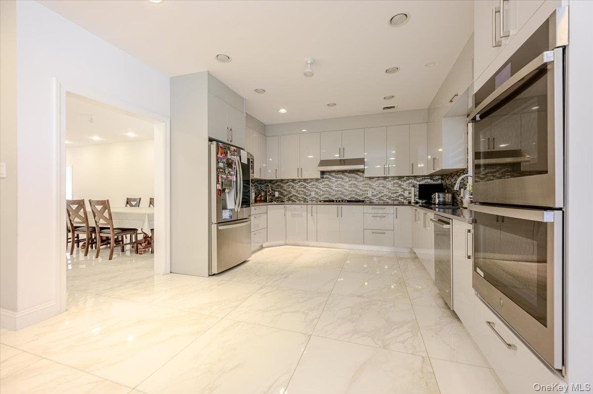 345 Washington Avenue thumbnail 9