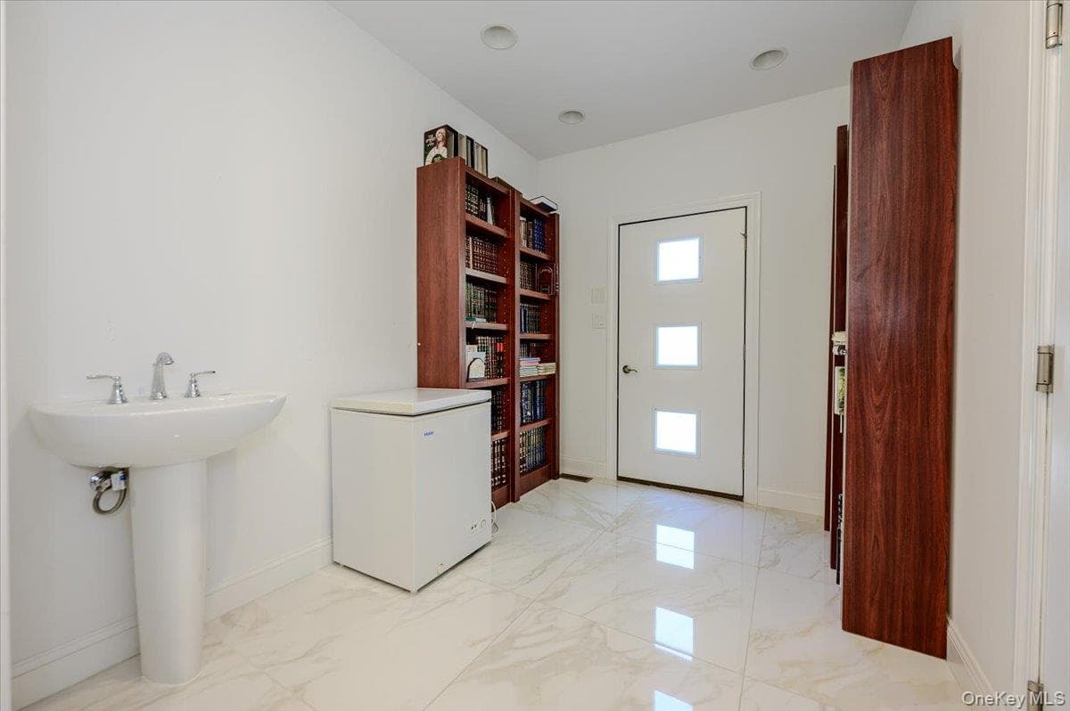 345 Washington Avenue thumbnail 27