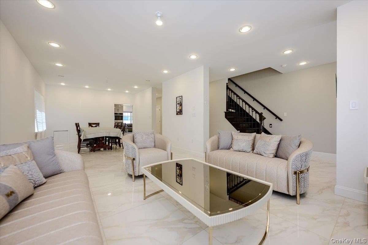 345 Washington Avenue thumbnail 5