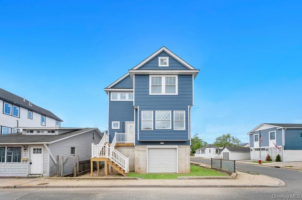 10 8th Avenue, East Rockaway
