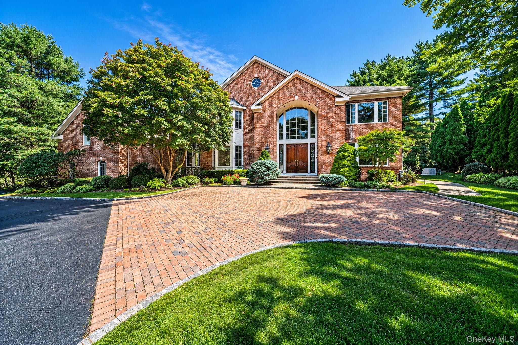 19 Cobblestone Court, Centerport