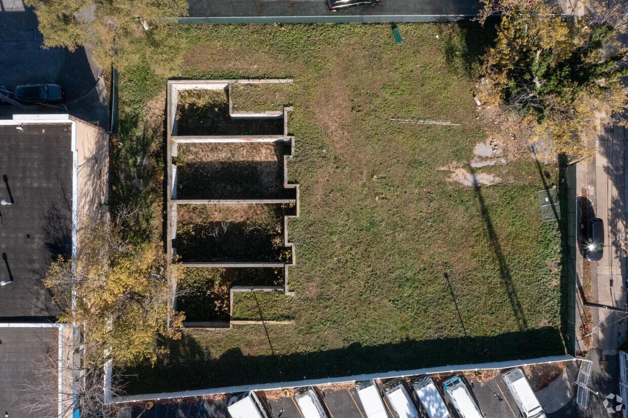 33 Park Place thumbnail 3