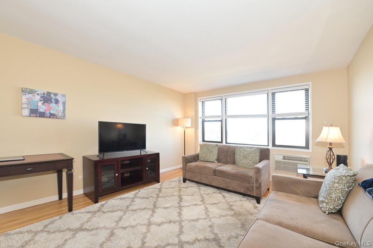 2 Birchwood Court Unit: #5H thumbnail 2