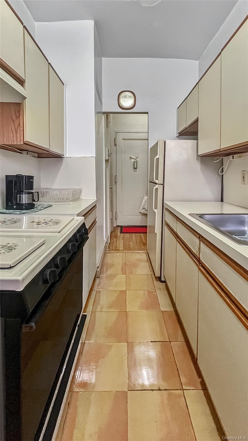 37-20 81st St Unit: 5G thumbnail 4