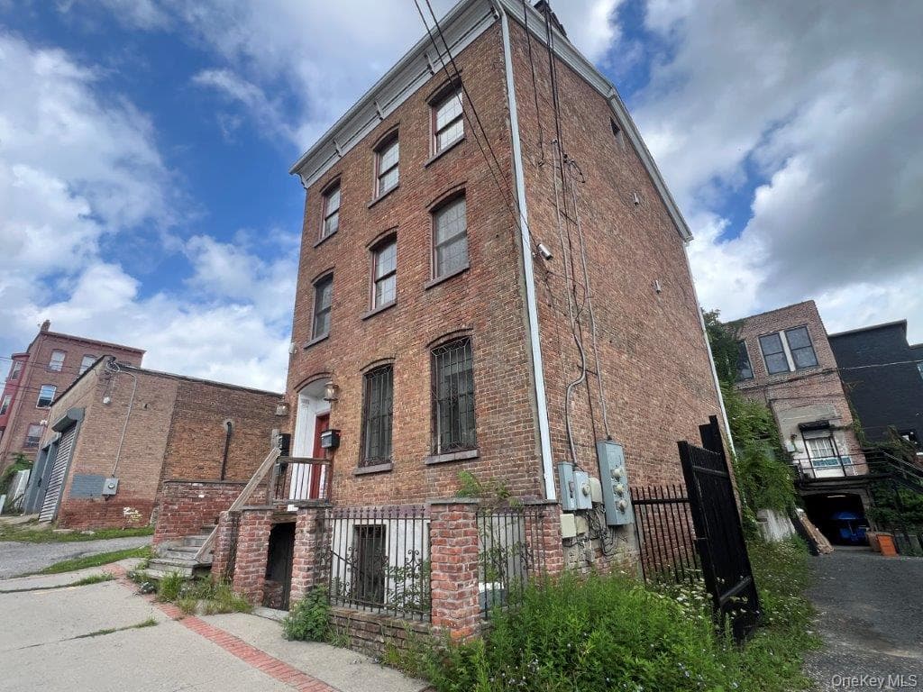 160 Ann Street thumbnail 3