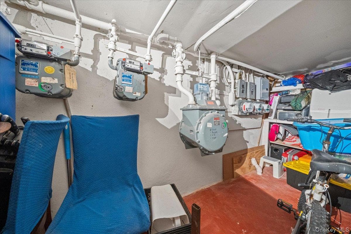 1311 Balcom Avenue thumbnail 26