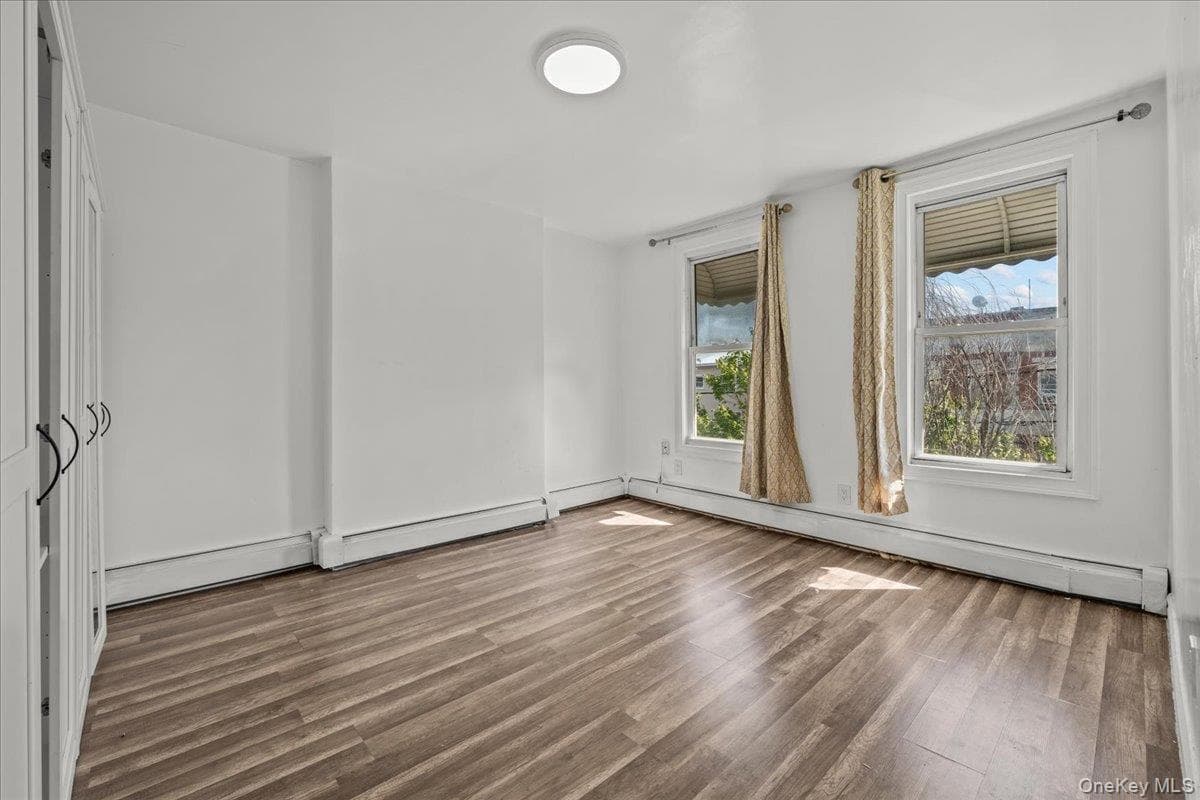 1311 Balcom Avenue thumbnail 11