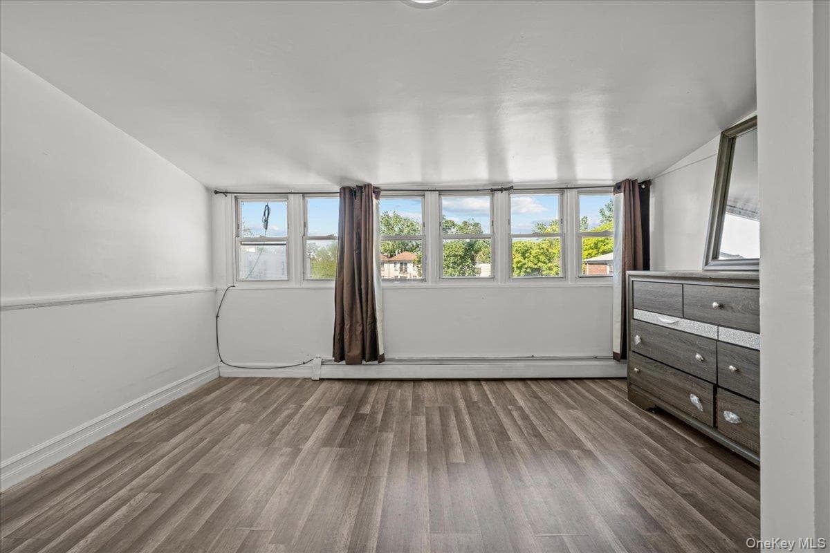1311 Balcom Avenue thumbnail 9