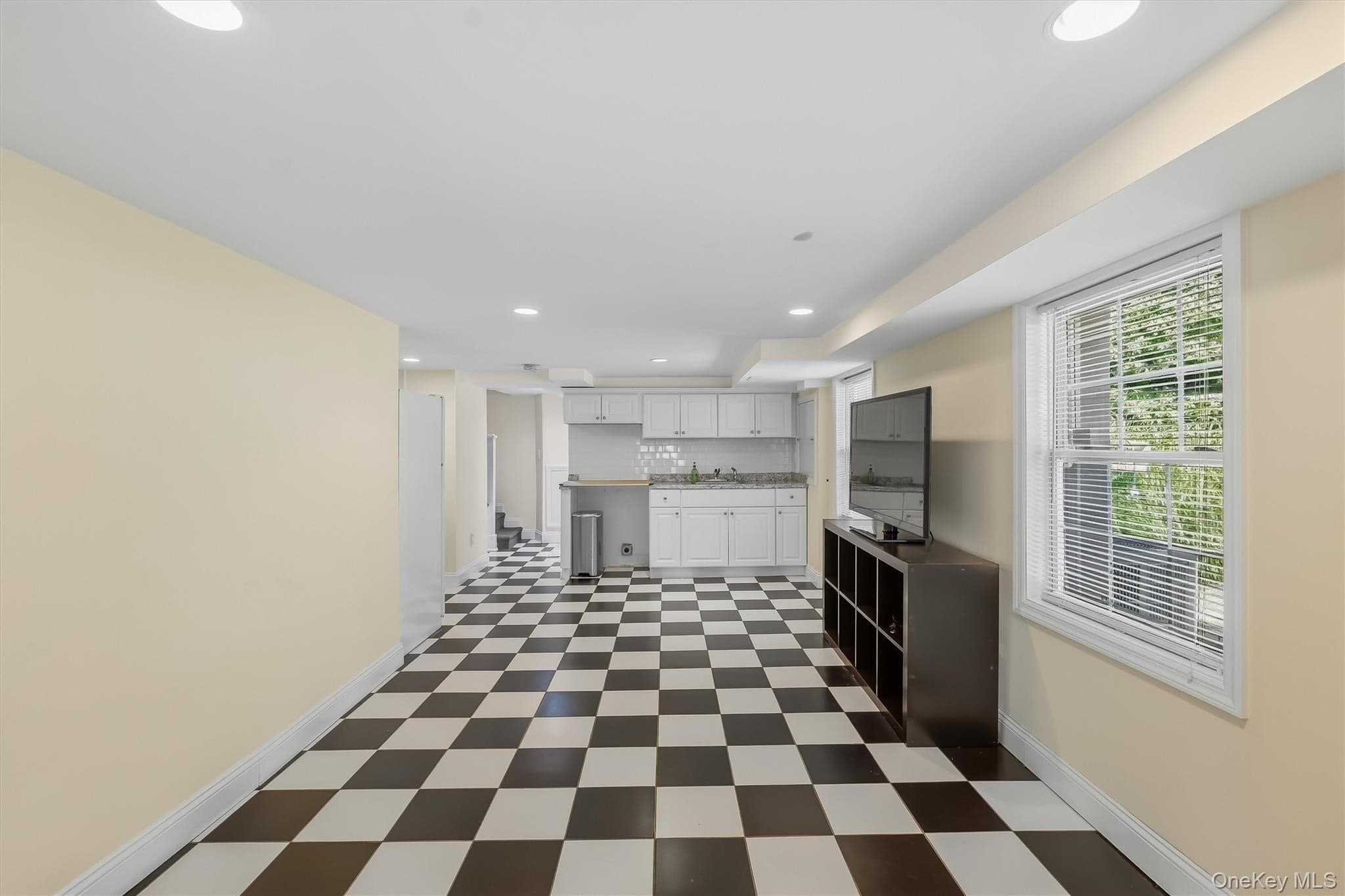 87 Bolton Avenue thumbnail 33